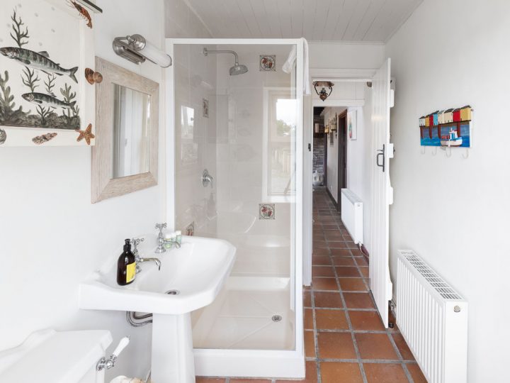 Holiday cottages Ireland - Shower room