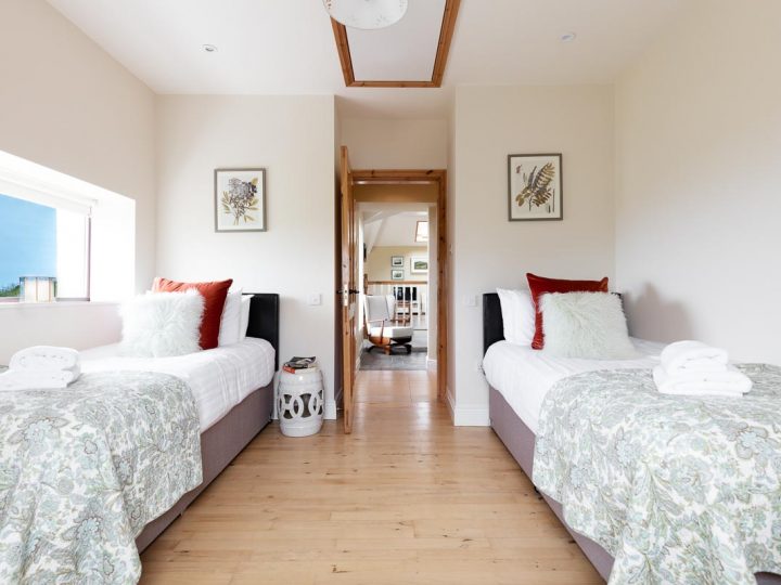 Holiday rentals Ireland - Twin bed room