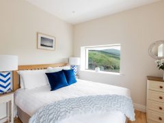 Holiday houses Kerry - Master bed